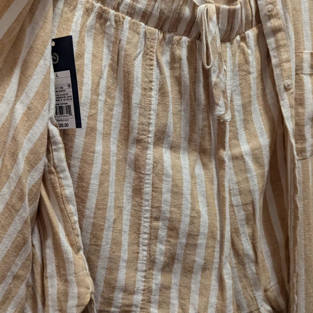 Old Navy Beige and White Striped Button-Down Shirt - Picture 3 of 4